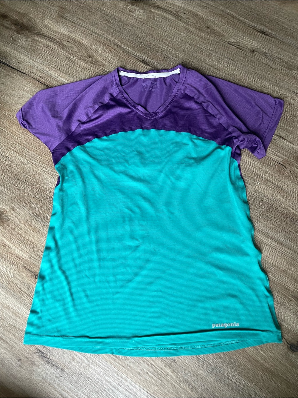 Woman’s Patagonia top size small